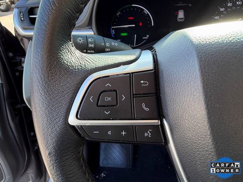 Used 2024 Toyota Sienna XLE image 32