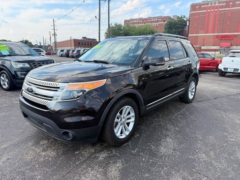 Used 2013 Ford Explorer XLT FWD image 2
