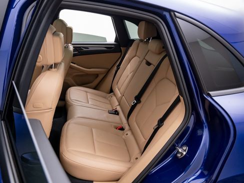 Certified 2025 Porsche Macan image 17