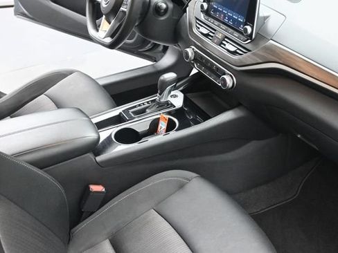 Used 2024 Nissan Altima 2.5 SV FWD image 43