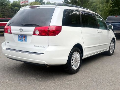Used 2009 Toyota Sienna XLE FWD image 7