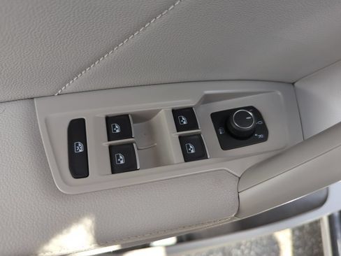 Used 2023 Volkswagen Tiguan SE R-Line AWD/4WD image 31