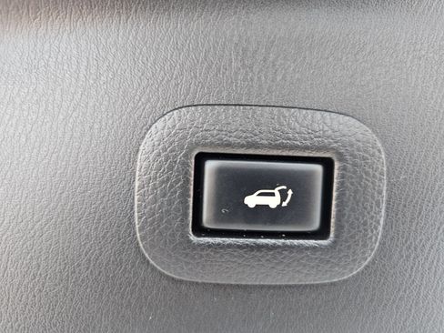 Used 2020 Nissan Armada SL w/ Premium Package image 38