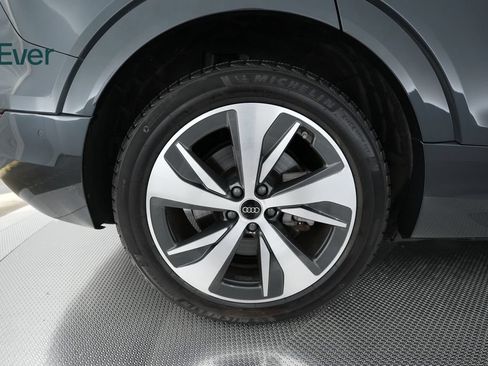 Used 2024 Audi Q8 e-tron Premium Plus AWD/4WD image 9