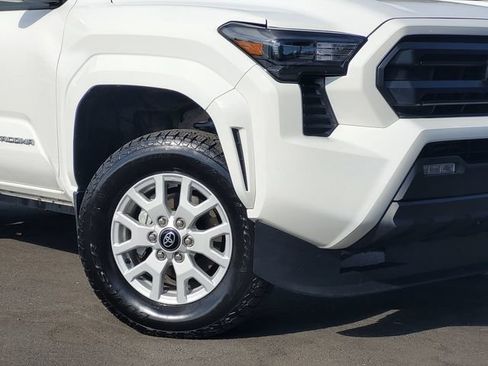 Used 2024 Toyota Tacoma SR5 AWD/4WD image 9