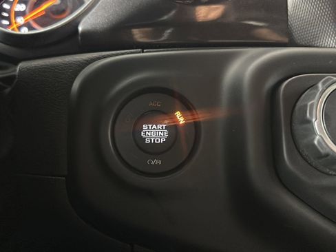 Used 2022 Jeep Wrangler Unlimited Sahara AWD/4WD image 16