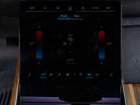 Used 2025 Cadillac Escalade ESV Sport Platinum w/ LPO, ONYX Package image 27