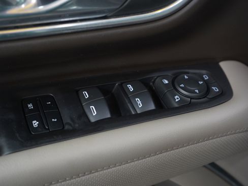 Used 2023 GMC Yukon XL SLT image 24