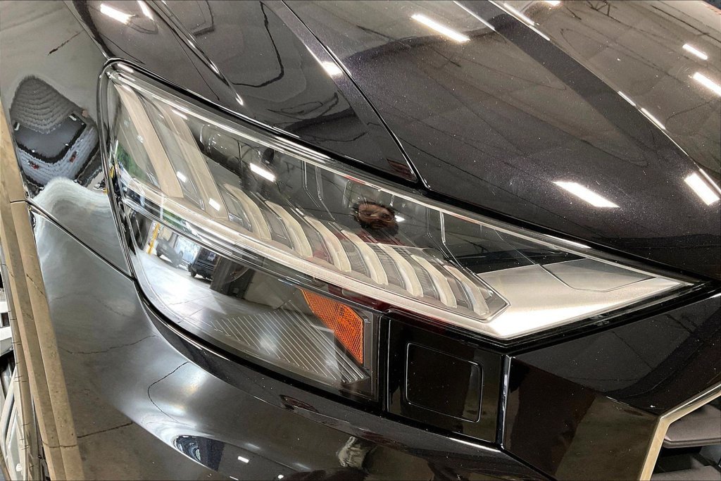 Used 2019 Audi Q8 Prestige w/ Luxury Package AWD/4WD image 33