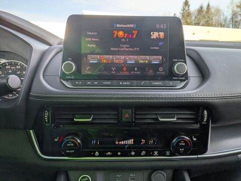 Used 2023 Nissan Rogue SV w/ SV Premium Package image 14