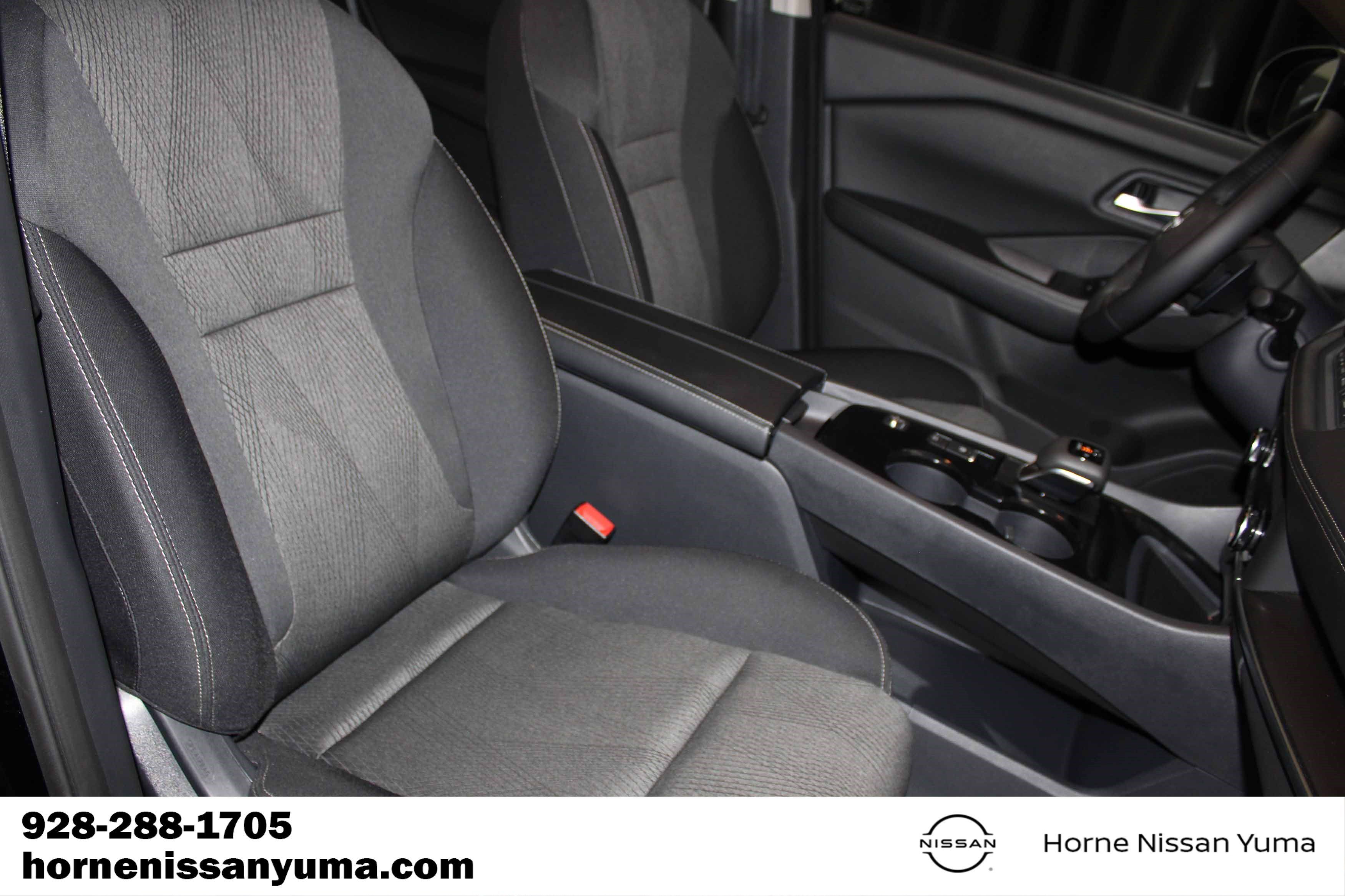 Certified 2025 Nissan Rogue SV FWD image 6