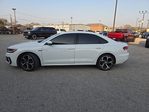 Used 2020 Volkswagen Passat 2.0T R-Line image 2