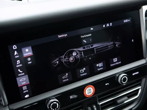 Certified 2026 Porsche Macan AWD/4WD image 15
