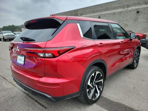 Used 2022 Mitsubishi Outlander SE image 3