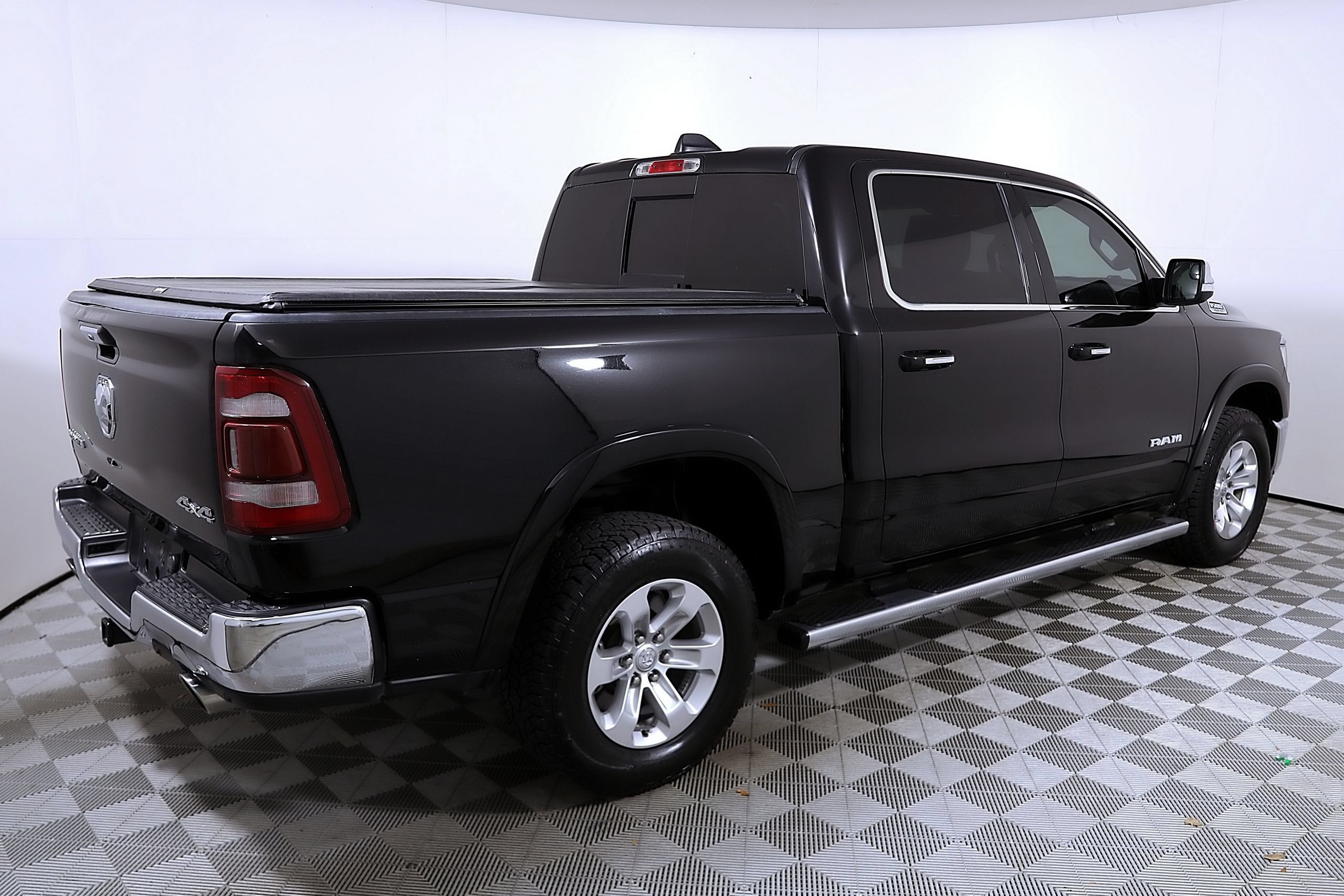 Used 2019 RAM 1500 Laramie AWD/4WD image 6