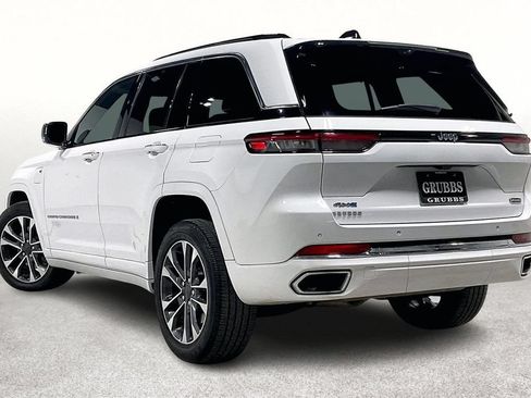 Used 2024 Jeep Grand Cherokee Overland w/ Luxury Tech Group IV AWD/4WD image 15