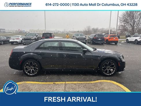 Used 2018 Chrysler 300 Touring w/ Sport Appearance Package image 3