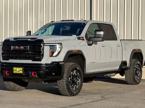 Used 2025 GMC Sierra 2500 AT4X image 8