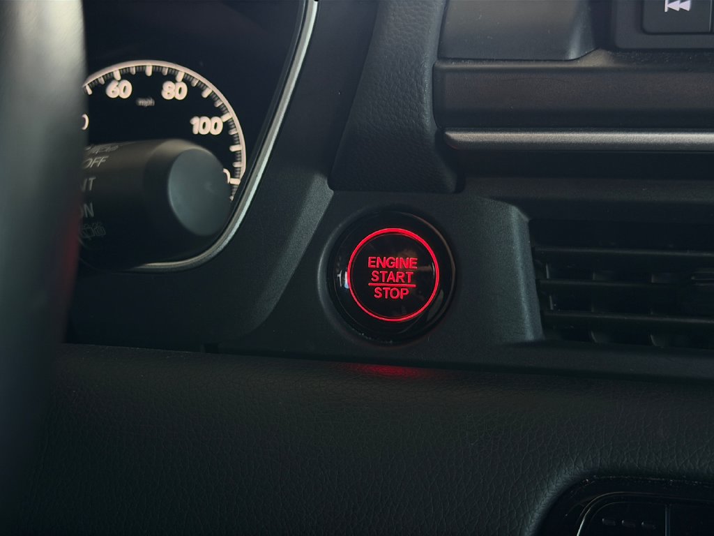 Used 2025 Honda Pilot Sport image 18