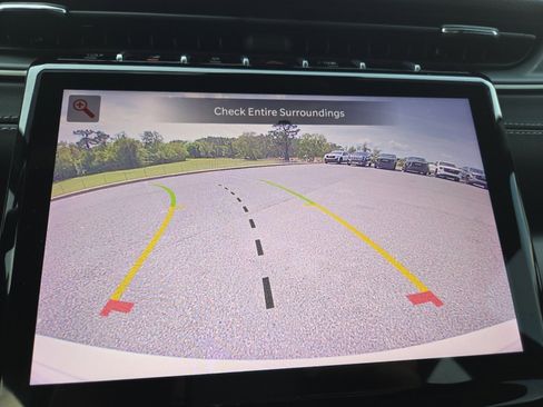 Used 2024 Jeep Grand Cherokee Limited w/ Black Appearance Package image 9