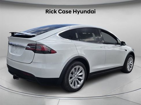 Used 2019 Tesla Model X 75D image 8