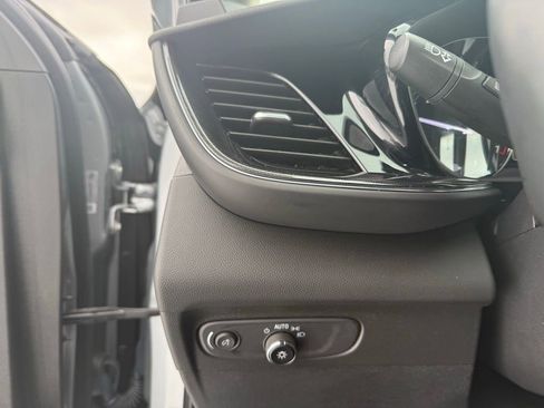 Used 2023 Buick Envision Essence image 21