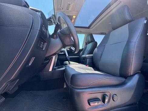 Used 2022 Toyota 4Runner SR5 Premium w/ Moonroof Package RWD image 17