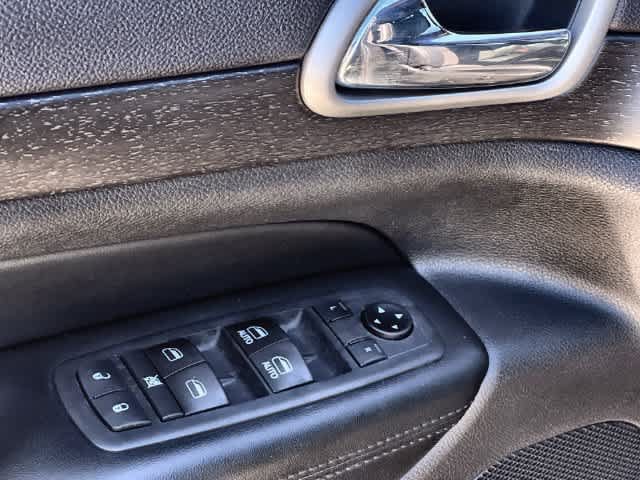 Used 2018 Jeep Grand Cherokee Altitude RWD image 30