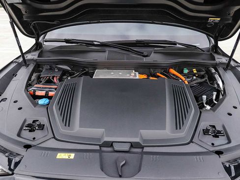 Used 2023 Audi e-tron S Prestige w/ Prestige Package image 39