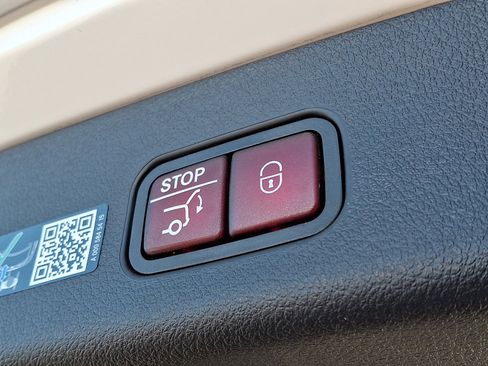 Certified 2025 Mercedes-Benz GLC 300 4MATIC image 28