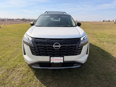 New 2026 Nissan Pathfinder Platinum image 2