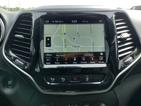 Used 2019 Jeep Cherokee Limited w/ Luxury Group AWD/4WD image 6