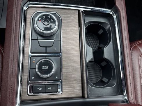 Used 2024 Ford Expedition Limited image 32