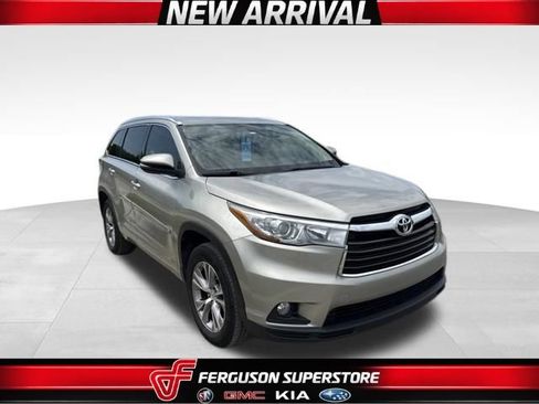 Used 2015 Toyota Highlander XLE FWD image 1