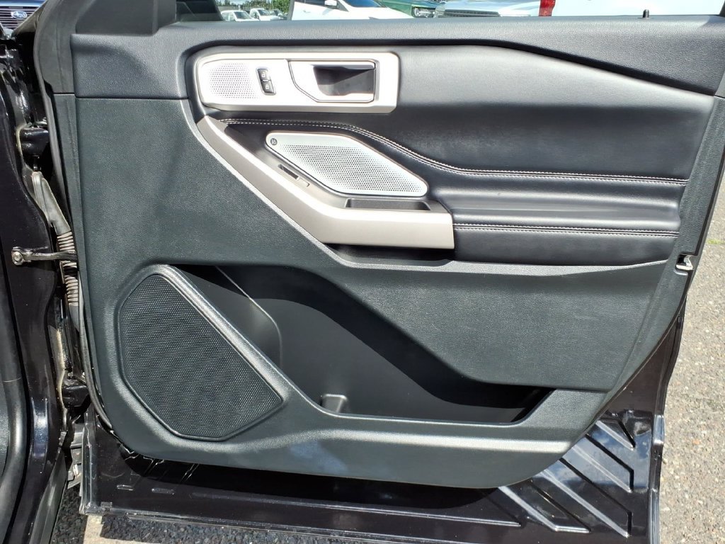 Used 2023 Ford Explorer Limited w/ Limited Technology Package AWD/4WD image 10