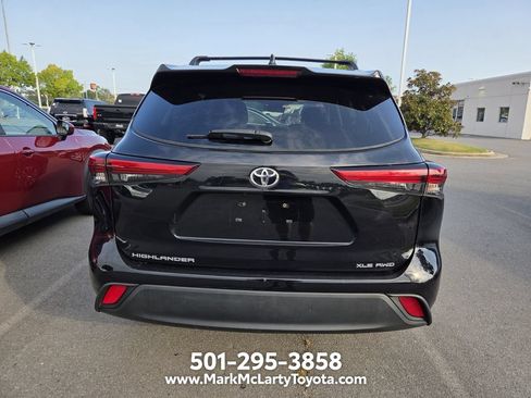 Used 2022 Toyota Highlander XLE AWD/4WD image 9