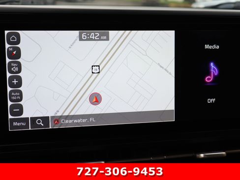 Used 2023 Kia Carnival EX FWD image 3