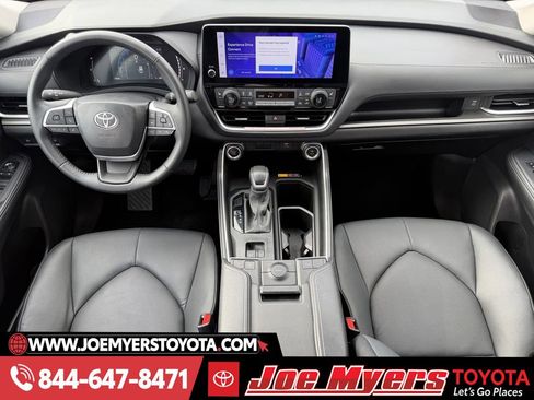 Used 2025 Toyota Grand Highlander FWD image 13