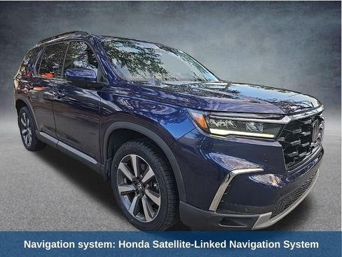 Used 2023 Honda Pilot Touring image 3