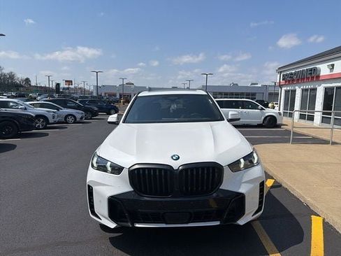 Used 2025 BMW X5 xDrive40i w/ Executive Package image 12