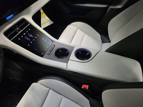 New 2026 Porsche Taycan GTS image 33