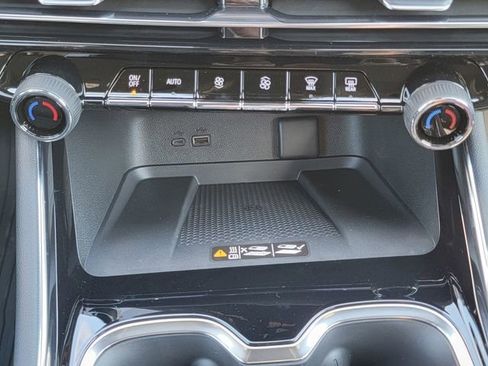 New 2026 Chevrolet Traverse LT w/ Sun and Wheel Package image 24