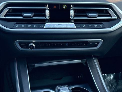 Used 2021 BMW X7 xDrive40i w/ Executive Package image 17