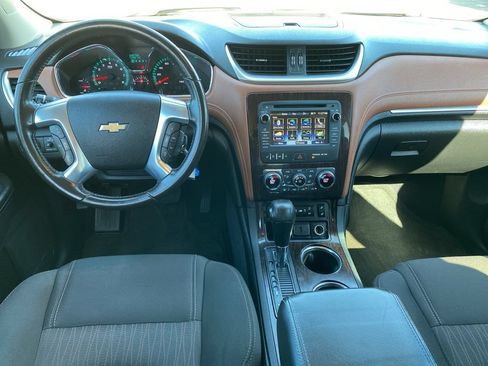 Used 2015 Chevrolet Traverse LT FWD image 4