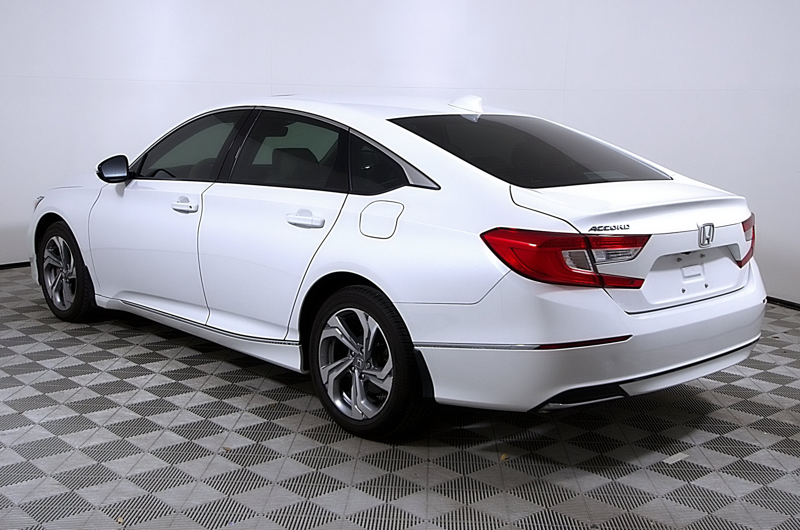 Used 2018 Honda Accord EX-L image 9