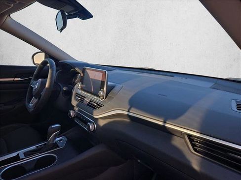 Used 2022 Nissan Altima 2.5 SV image 21