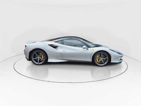 Certified 2022 Ferrari F8 Tributo RWD image 9