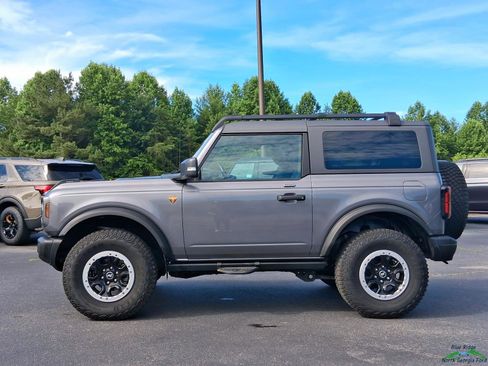 Used 2023 Ford Bronco Badlands w/ Sasquatch Package AWD/4WD image 2