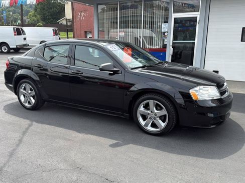 Used 2012 Dodge Avenger SE FWD image 1