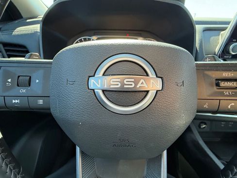 Certified 2025 Nissan Rogue SV FWD image 21